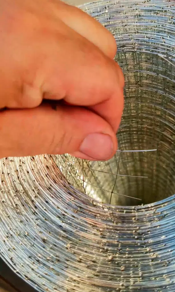 Сетка сварная оцинкованная, ячейка 20х20 мм, толщина 0,6 мм, (рулон 1х25 м): купить оптом и в розницу в интернет магазине Сталь Крепеж - размеры, цены, характеристики. Сетка сварная оцинкованная, ячейка 20х20 мм, толщина 0,6 мм, (рулон 1х25 м) оптом и в розницу на сайте Сталь Крепеж