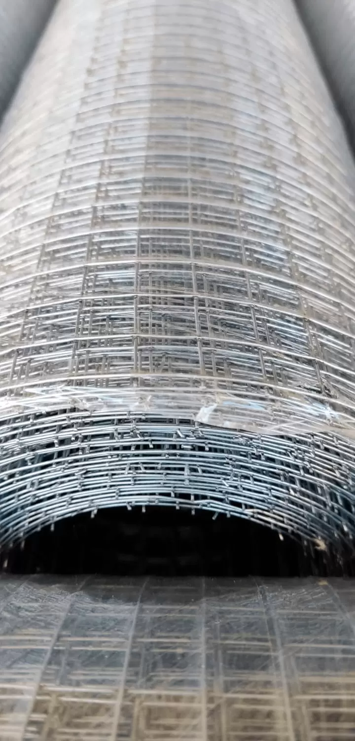 Сетка сварная, ячейка 12х12 мм (рулон 1х15 м) толщина 0,8мм, оцинкованная: купить оптом и в розницу в интернет магазине Сталь Крепеж - размеры, цены, характеристики. Сетка сварная, ячейка 12х12 мм (рулон 1х15 м) толщина 0,8мм, оцинкованная оптом и в розницу на сайте Сталь Крепеж