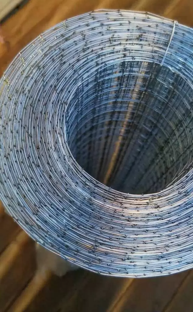 Сетка сварная оцинкованная, ячейка 20х20 мм, толщина 0,6 мм, (рулон 1х25 м): купить оптом и в розницу в интернет магазине Сталь Крепеж - размеры, цены, характеристики. Сетка сварная оцинкованная, ячейка 20х20 мм, толщина 0,6 мм, (рулон 1х25 м) оптом и в розницу на сайте Сталь Крепеж