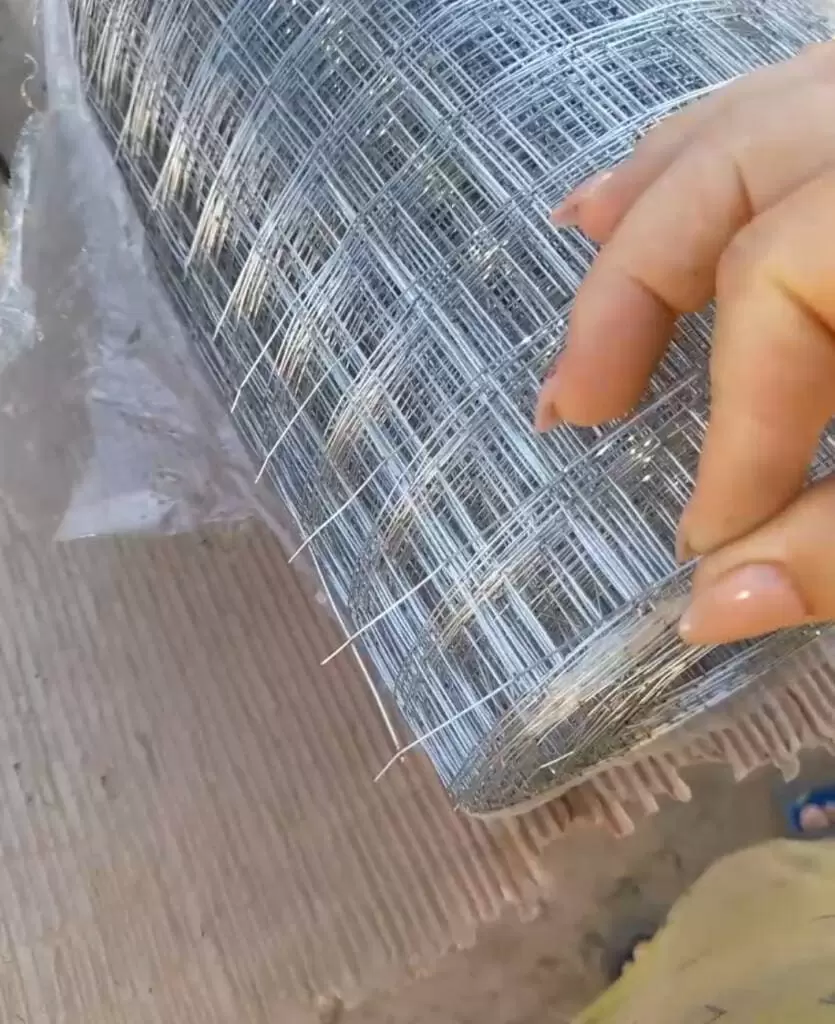 Сетка сварная оцинкованная, ячейка 25х25 мм (рулон 1х25 м) толщина 0,6мм: купить оптом и в розницу в интернет магазине Сталь Крепеж - размеры, цены, характеристики. Сетка сварная оцинкованная, ячейка 25х25 мм (рулон 1х25 м) толщина 0,6мм оптом и в розницу на сайте Сталь Крепеж